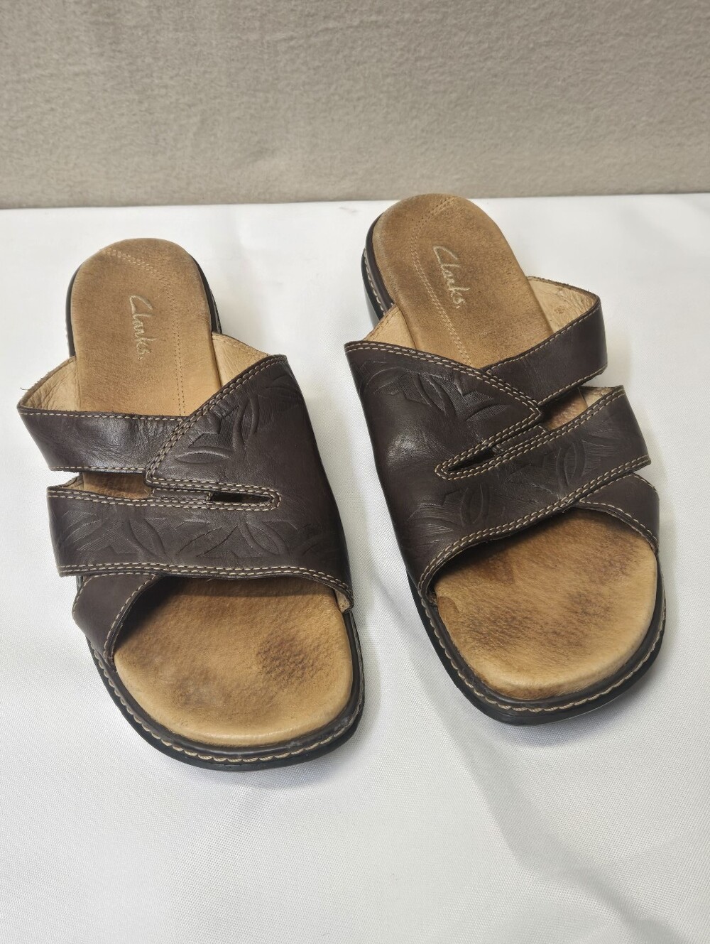 Clark’s Leather Sandal Heels Criss Cross Comfort Womens 7.5